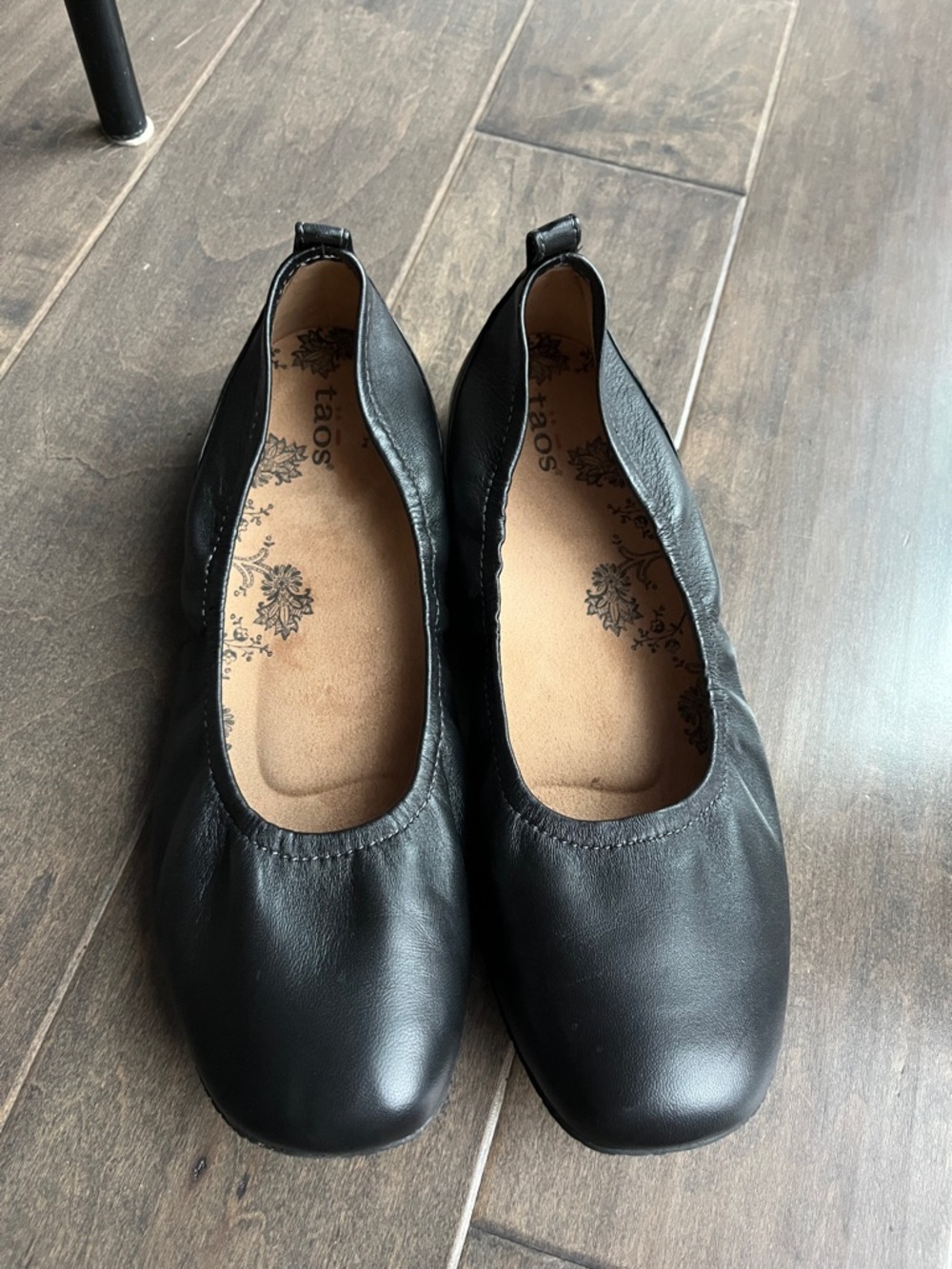 Taos Black Leather Upper Round-Toe Ballet Flats